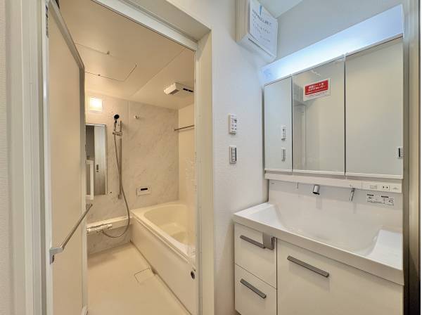 清潔感のある洗面室。