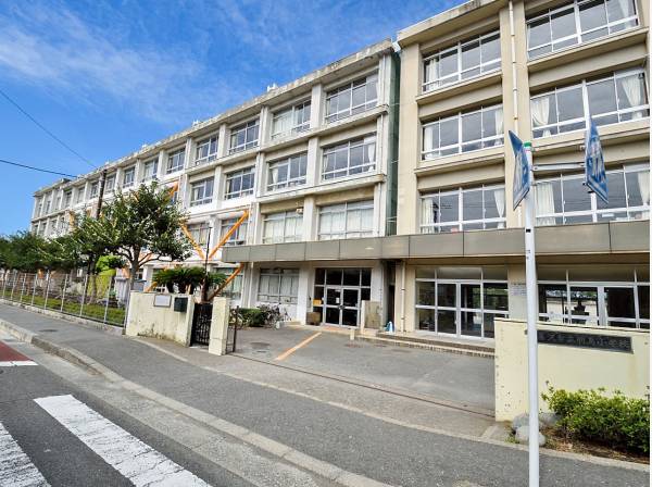 藤沢市立羽鳥小学校まで徒歩6分（約450ｍ）