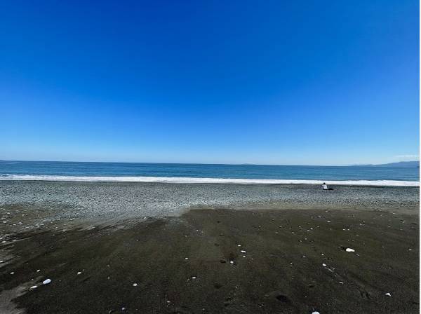 地元の人しか来ないプリベート感のある海岸まで徒歩2分（約150m）です