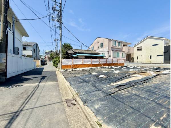 前面道路も広く大きなお車でも進入可能！