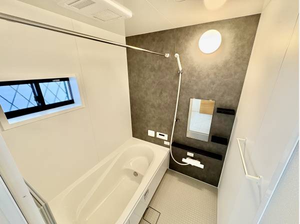 お風呂は浴室乾燥機が付いております！