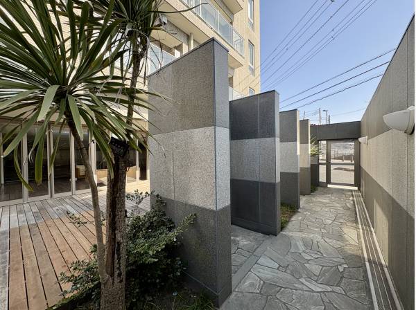 気兼ねなく海から戻れるシャワーブースが良いですね！