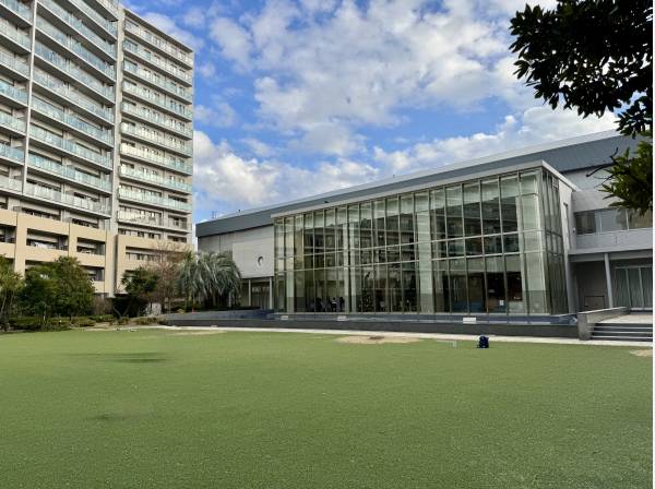 自然と繋がる開放的な共用部