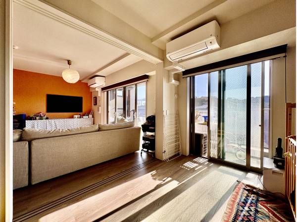 LDKにつながる約6帖の居室スペース