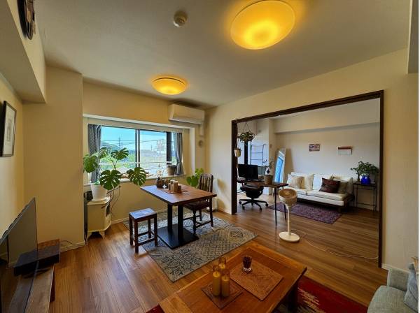 東向きに大きな開口部。猛暑酷暑の現代では逆に嬉しいかも。