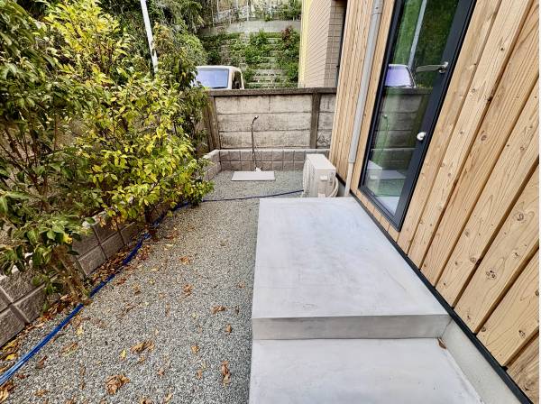 勝手口から出ると裏庭があります。シャワーもありますよ！