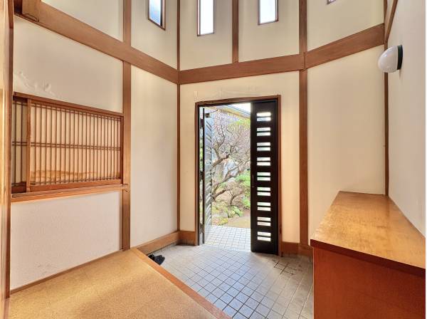 住まいの顔となる、ゆとりと開放感を備えた玄関。