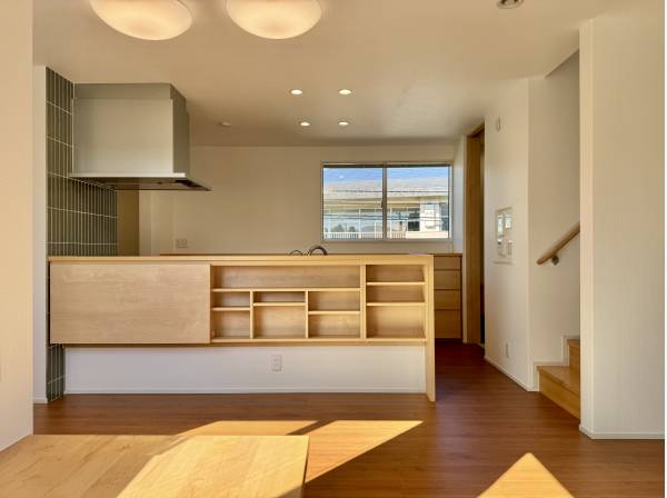 光と木のぬくもりに包まれるキッチン