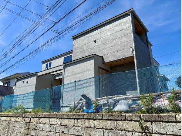開放的な角地に佇む陽だまりのお住まい