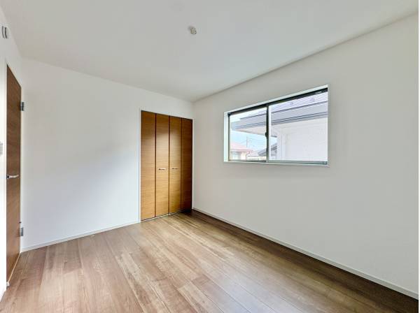 各居室にクローゼットを完備しており、豊富な収納も魅力です。