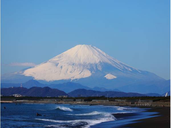 雄大な富士山を望む辻堂海岸（約240ｍ）