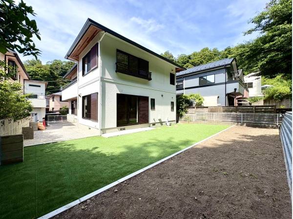 敷地が広く 隣地との距離も確保