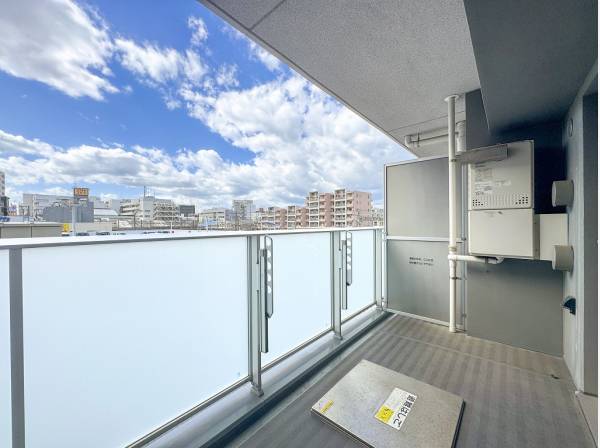 光を通すスケルトンバルコニーが爽やかです