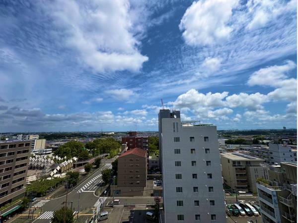 玄関を出るとこちらの景色が広がっています