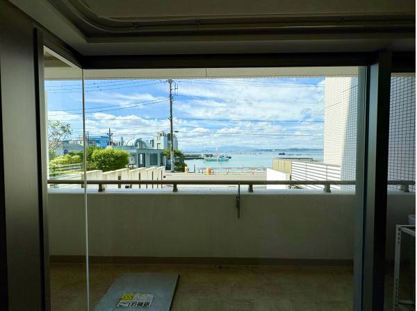 住宅内からでも、ターコイズブルーの海が眺望できます