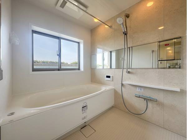 景色を眺めながらゆっくりバスタイムを満喫