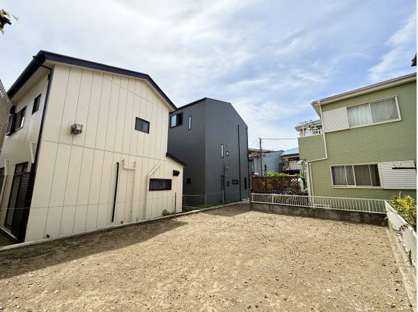 建築条件なしの売地になりますので、お好きな工務店さんで建築可能です！