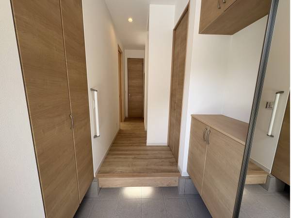 玄関も広くて収納力ありますよ！