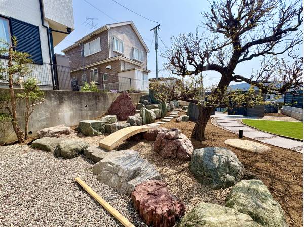 日本庭園のようなお庭部分もございます！