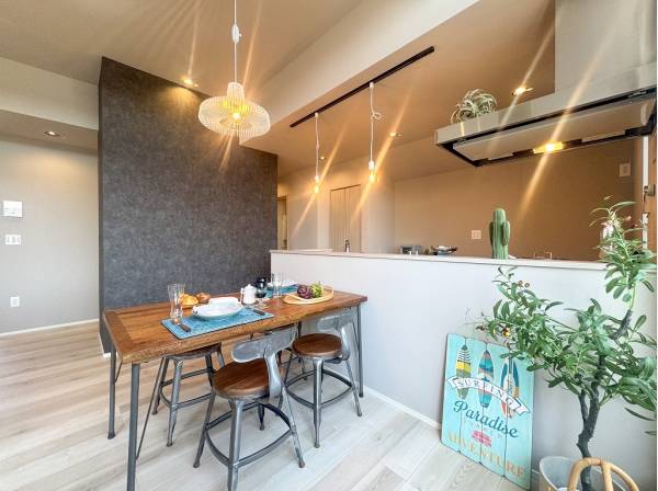 自然と会話が弾みそうなオープンなダイニングキッチン