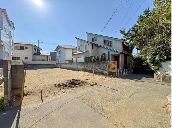 敷地全体に陽光が広がっておりとても明るいお家になりそう