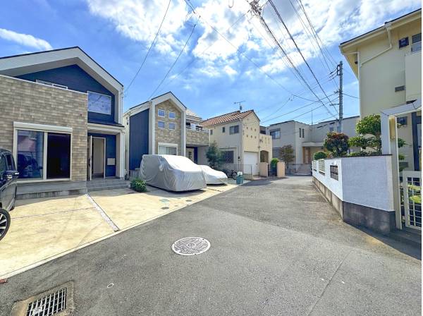 前面道路にも比較的ゆとりがあるので、ご安心ください。