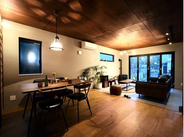 木の天井が包み込む、温度ある暮らし