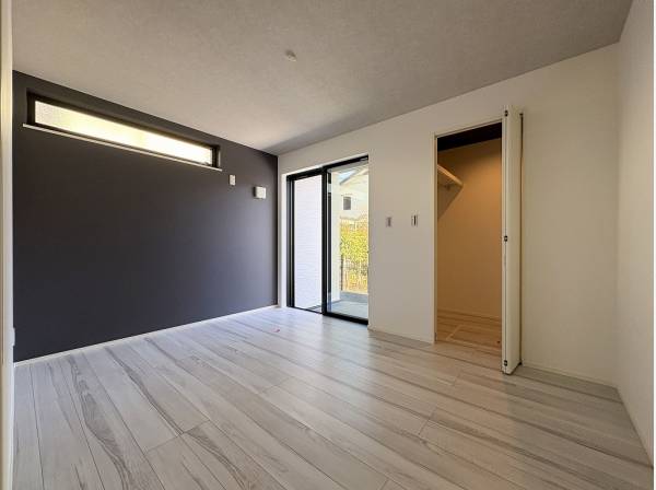 WICが完備されたブラック好きにはたまらないベッドルーム