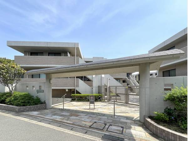 国道134号線に佇む『グランコピエ鎌倉由比ガ浜』