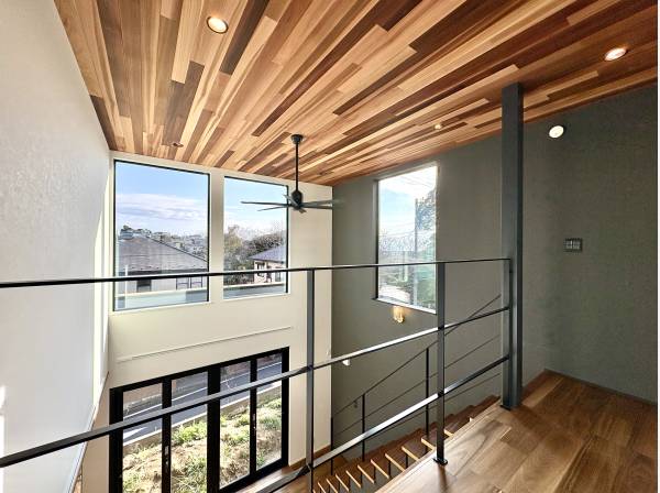 吹き抜けリビングです。