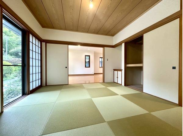 リビング隣に和室を備えます
