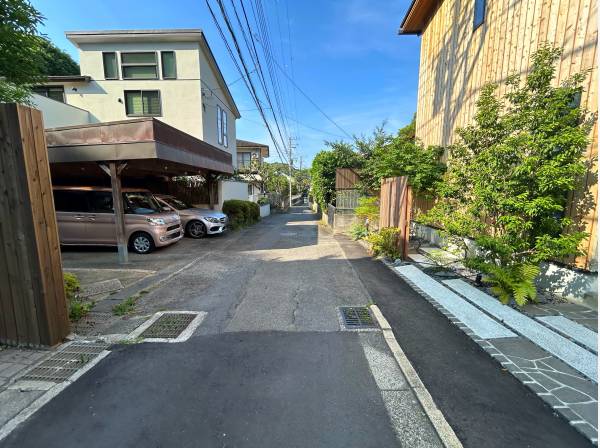 前面道路は約4.6m御座います