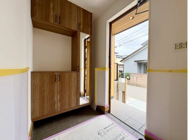 豊かな収納の玄関ホール