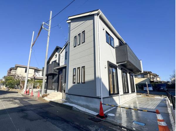 建物前面に注がる陽光が室内まで行き届きます