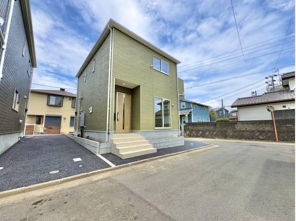 開放感のある角地、採光や通風が充分確保された心地良い住空間が望めます