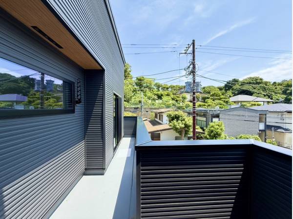 日当たり良好で明るく、自然も感じられる立地！