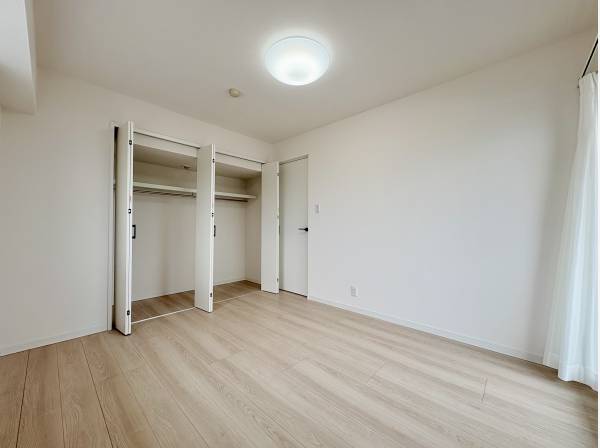 5.8帖収納付き洋室