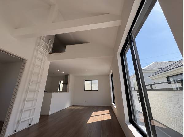 LDKは天井が広くなっております。