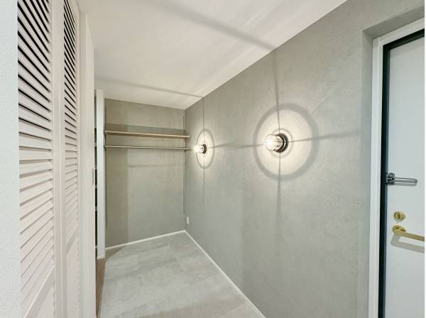 玄関すぐにあるインナーガレージ。ご趣味に合わせてご利用できます