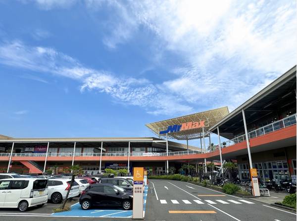 マンション向かいにあるミスターマックス湘南藤沢店