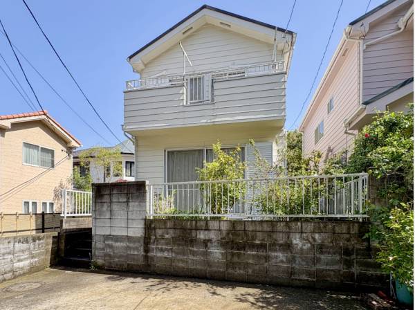 南側には日当たりのよいお庭スペースもあります♪