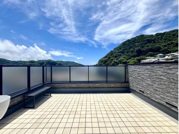 自慢のルーフテラスです