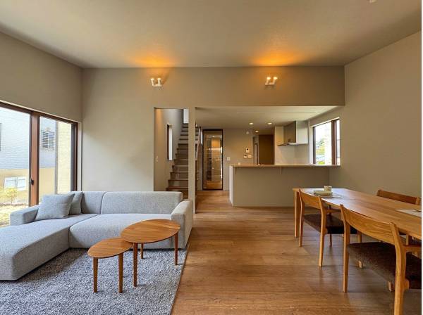 静謐（せいひつ）という言葉がふと心に浮かぶ。静けさと厳かさに融ける様。