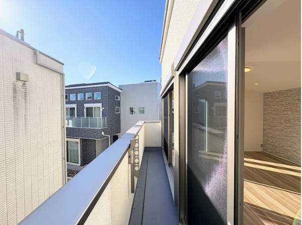 暖かいバルコニー