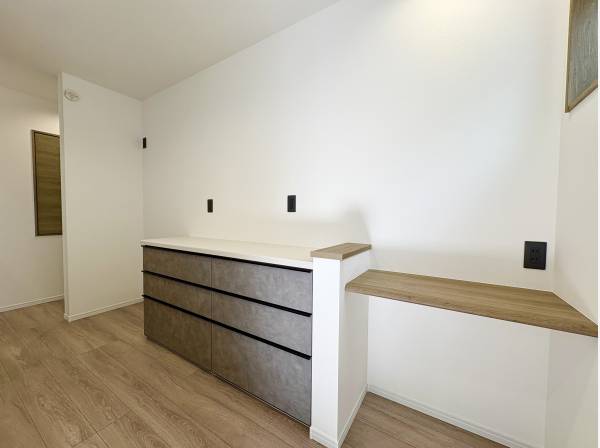 カップボードやちょっとしたカウンター付き