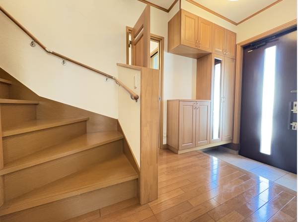 玄関は収納もありゆとりのあるスペース