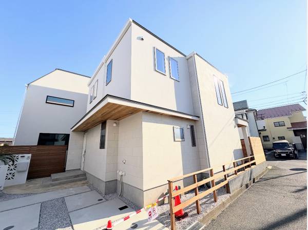 モダンスタイルのタイル張りの外観