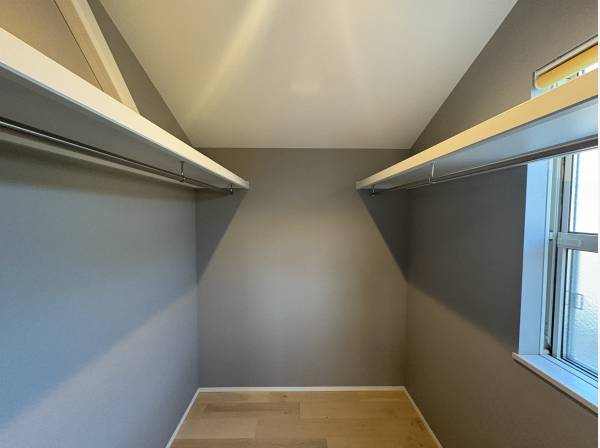 ストレージルームは広々としております
