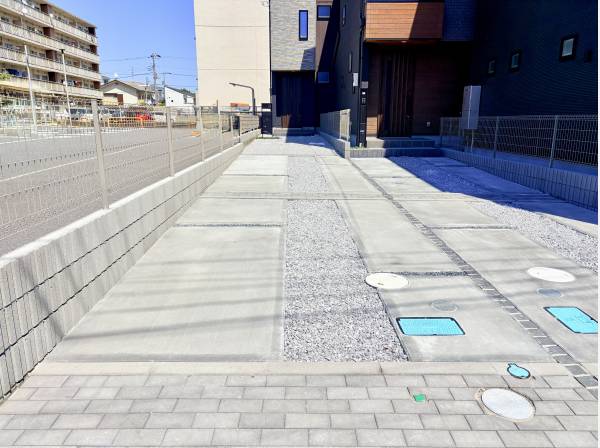 車種にもよりますが3台止められます