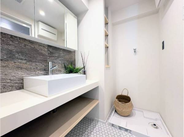 ホテルのような高級感。毎朝の身支度が楽しくなる洗面空間。